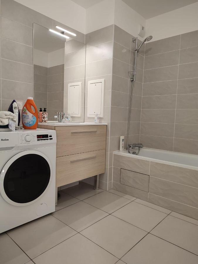 Chambre Privee Dans Un Nouvel Appartement Partage Pres De Paris Avec Parking Gratuit Chevilly-Larue Eksteriør billede